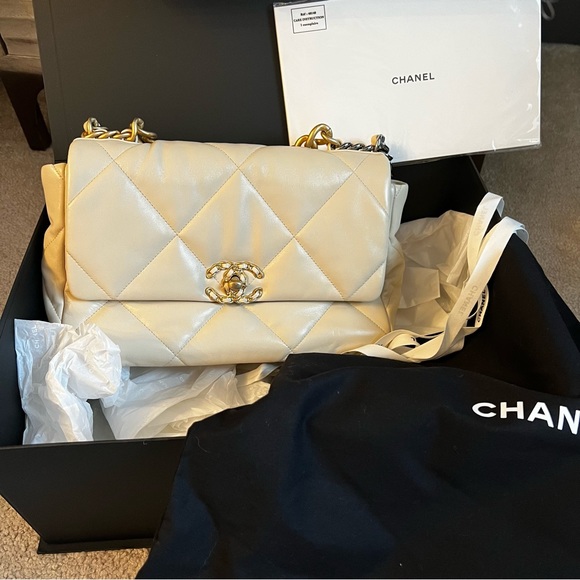 Chanel 19 beige large flap bag lambskin two tone metal - Picture 3 of 14